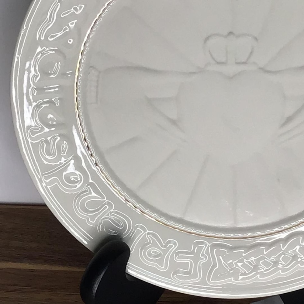 Belleek Irish Claddagh Decorative Plate 9" White Ceramic Love Loyalty Friendship - Picture 4 of 10